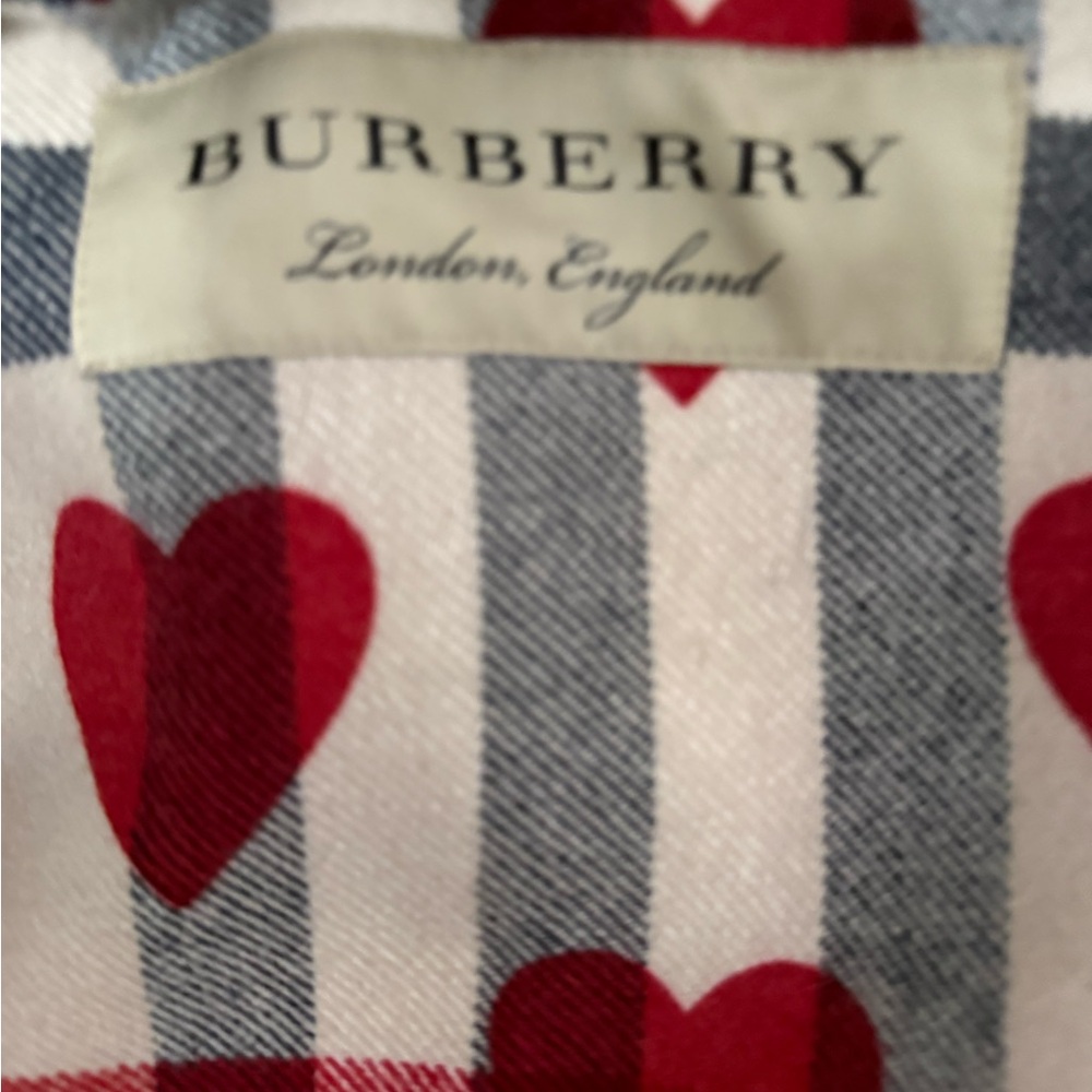Burberry duffle coat in a beige or camel colorway with a heart-pattern EUC - Picture 11 of 13